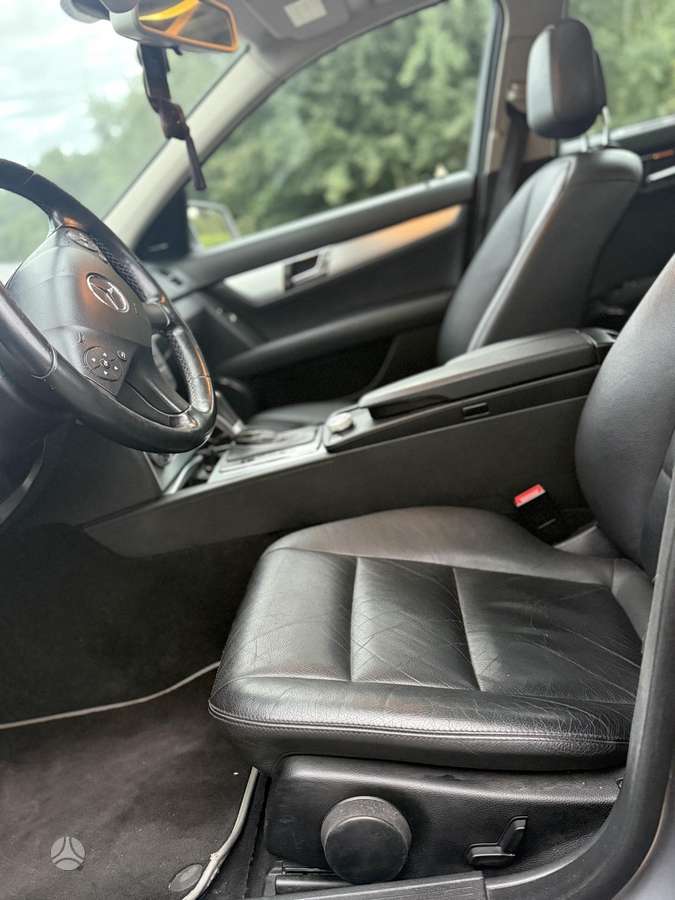 Mercedes-Benz C250 2009 — photo 14
