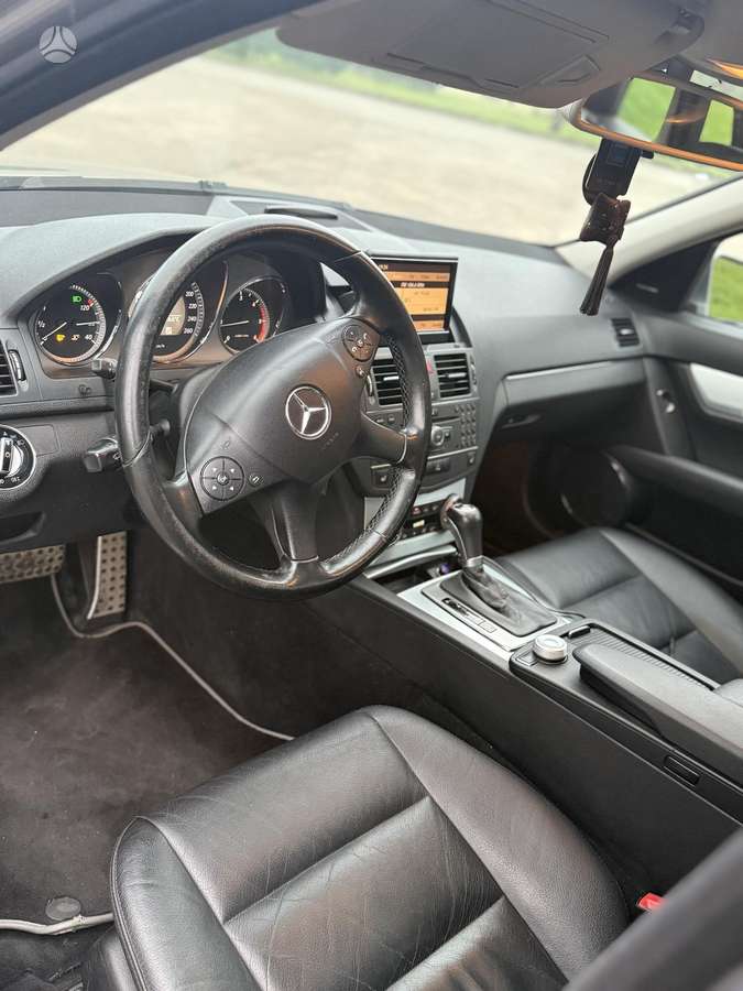 Mercedes-Benz C250 2009 — photo 15
