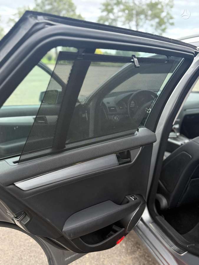 Mercedes-Benz C250 2009 — photo 16