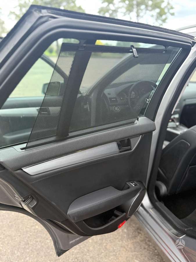 Mercedes-Benz C250 2009 — photo 17