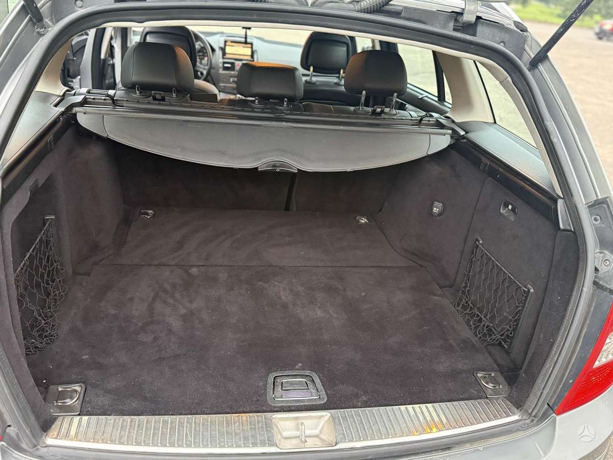 Mercedes-Benz C250 2009 — photo 18