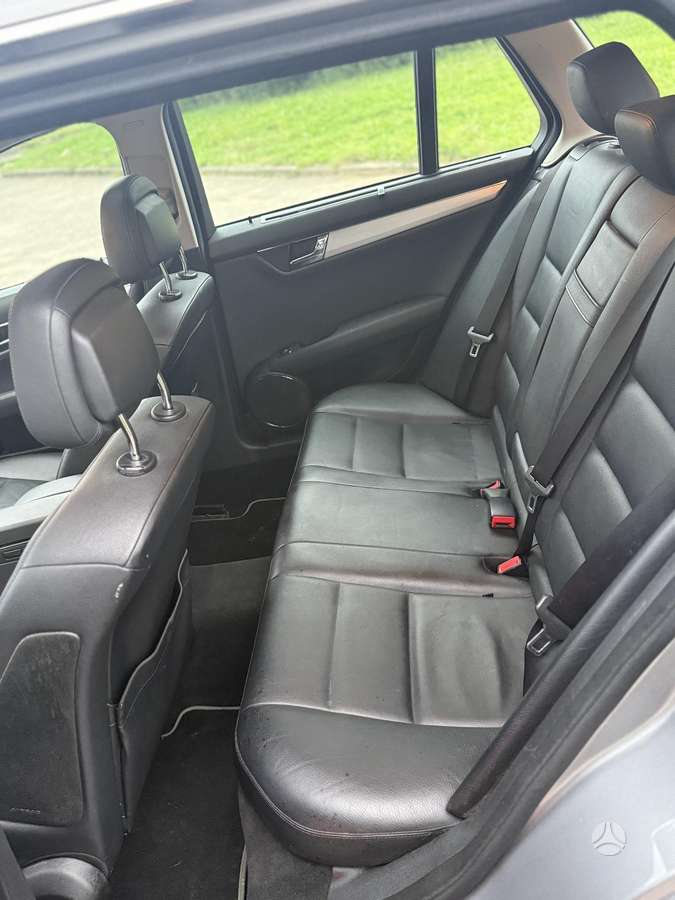 Mercedes-Benz C250 2009 — photo 19