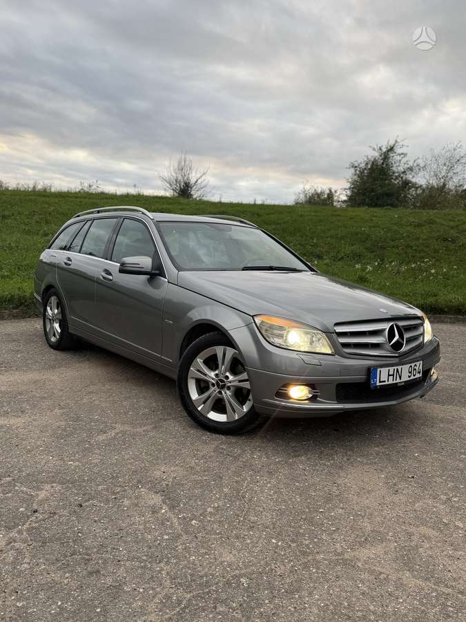 Mercedes-Benz C250 2009 — rear view