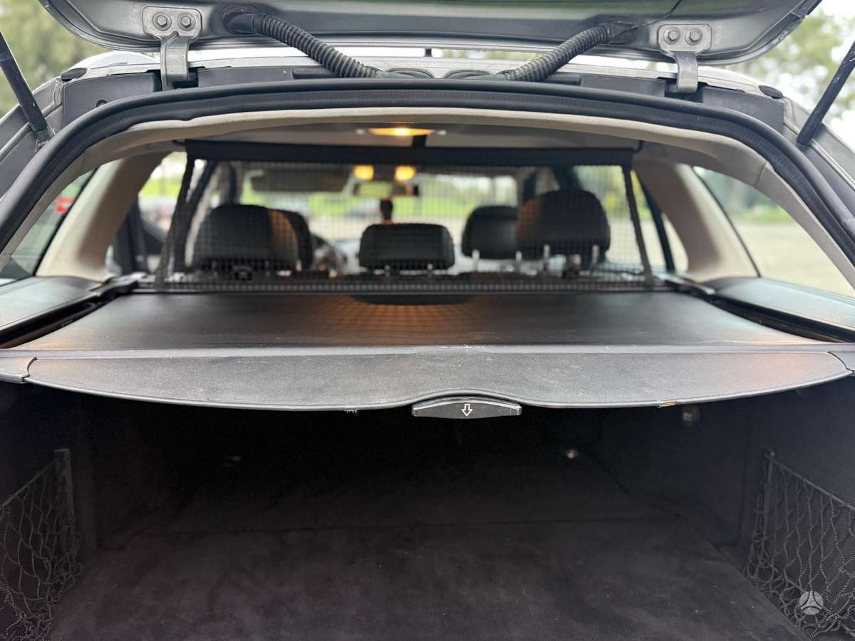 Mercedes-Benz C250 2009 — photo 21