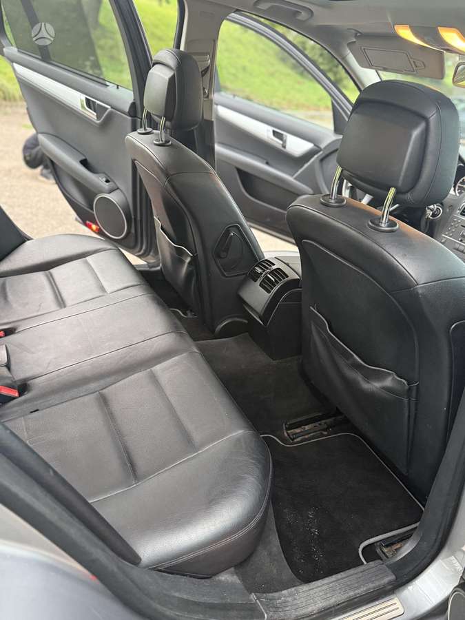 Mercedes-Benz C250 2009 — photo 23