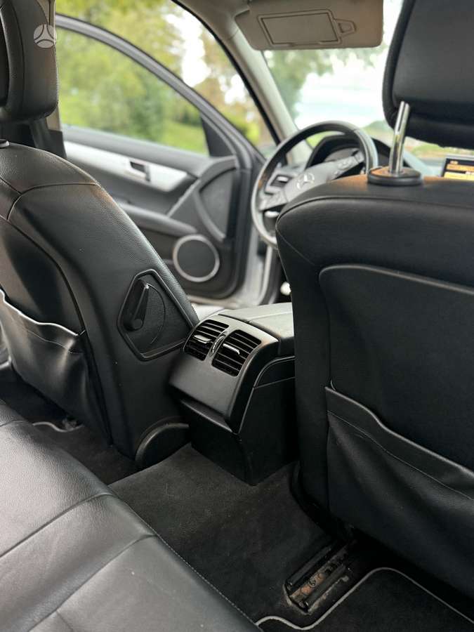 Mercedes-Benz C250 2009 — photo 24