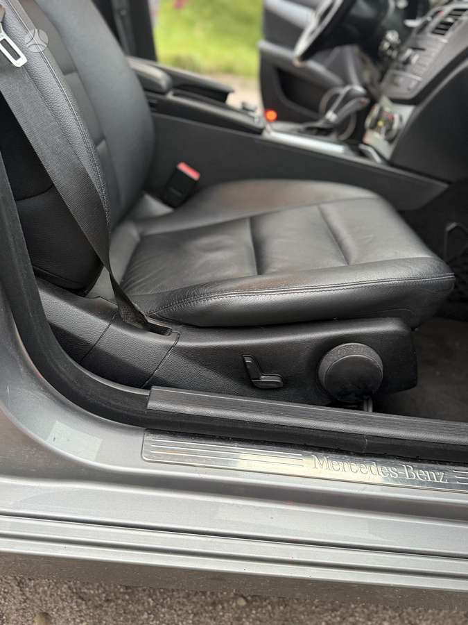 Mercedes-Benz C250 2009 — photo 27
