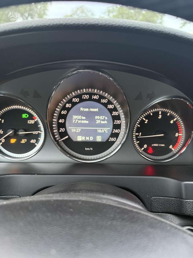 Mercedes-Benz C250 2009 — photo 28