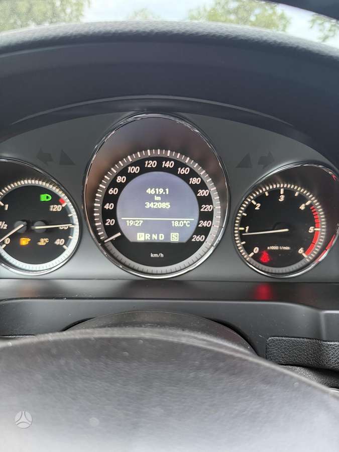 Mercedes-Benz C250 2009 — photo 29