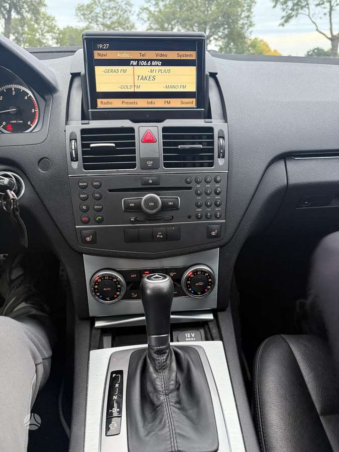 Mercedes-Benz C250 2009 — photo 30