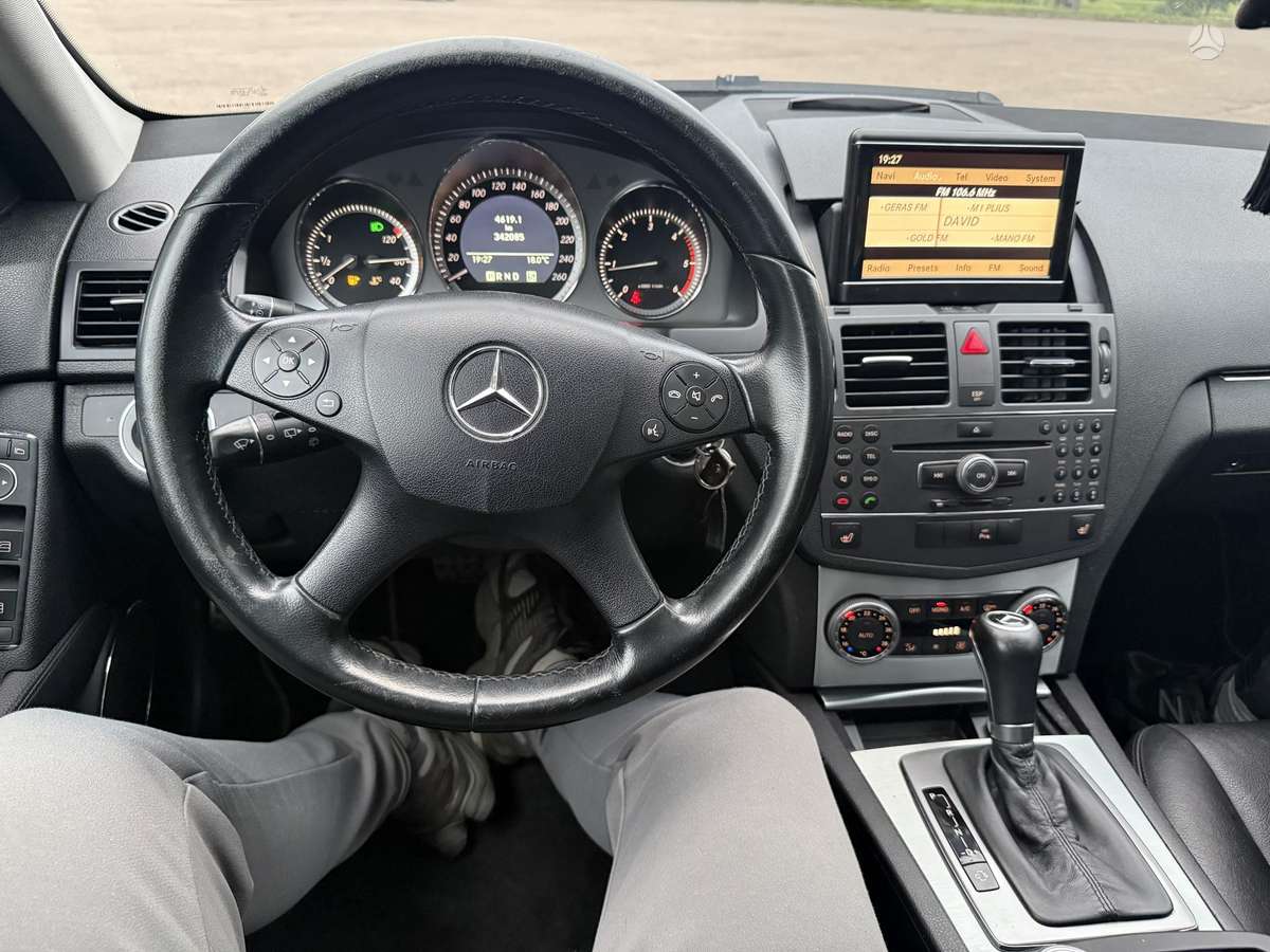 Mercedes-Benz C250 2009 — photo 31