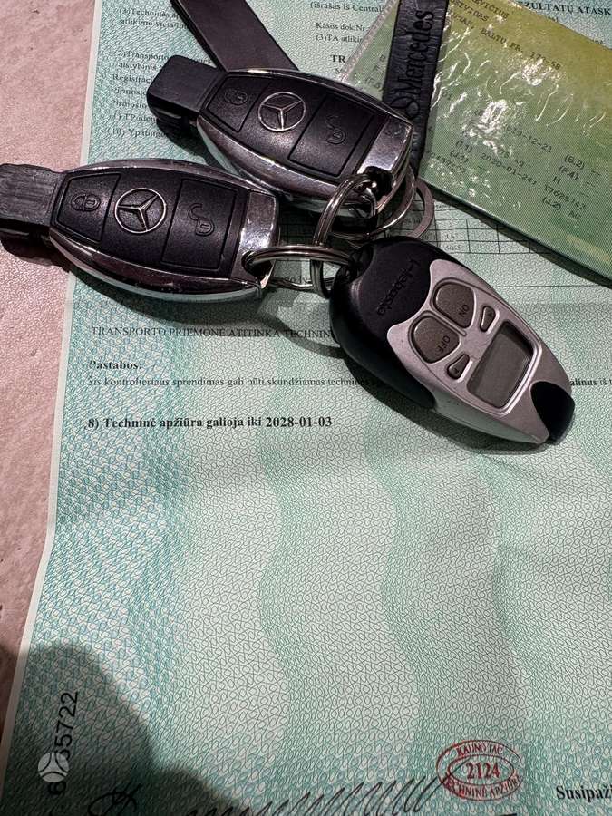 Mercedes-Benz C250 2009 — photo 37