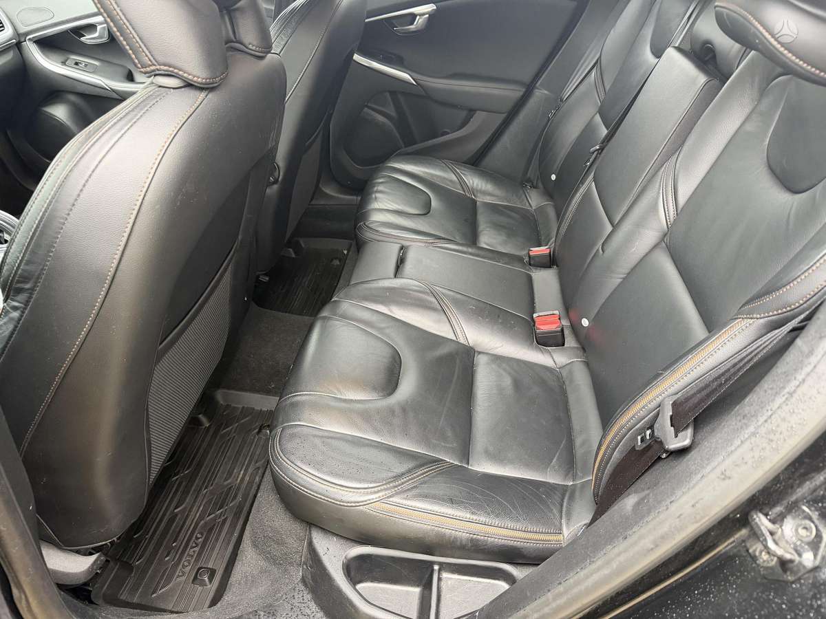 Volvo V40 2013 — photo 11
