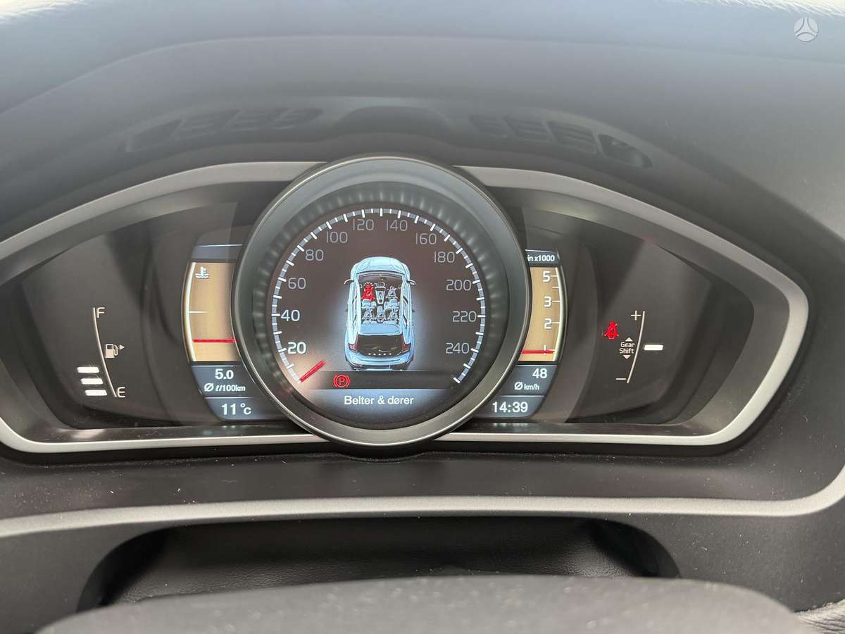 Volvo V40 2013 — photo 13