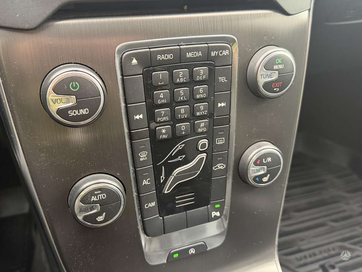 Volvo V40 2013 — photo 14