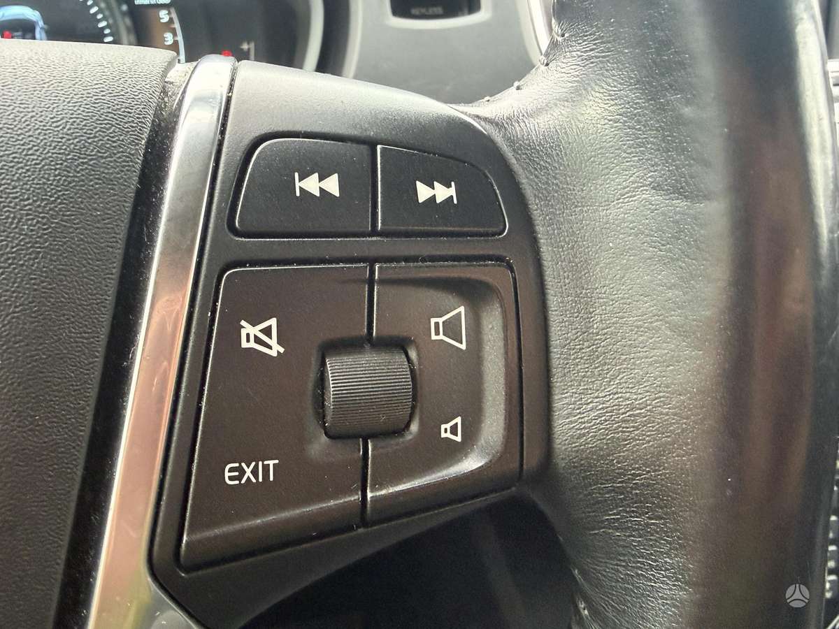 Volvo V40 2013 — photo 18