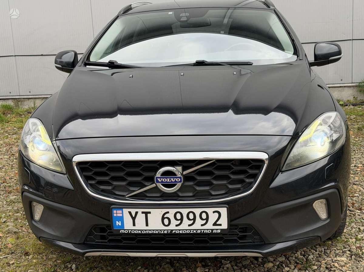 Volvo V40 2013 — rear view