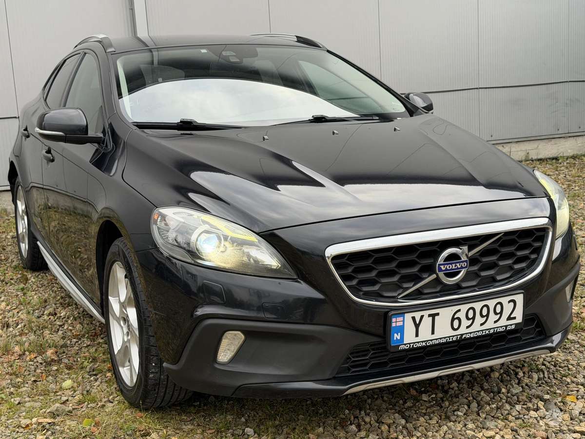 Volvo V40 2013 — interior