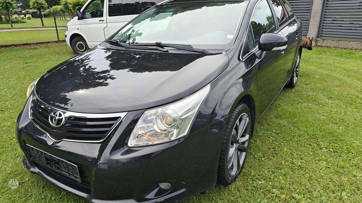 Toyota Avensis 2009 — rear view