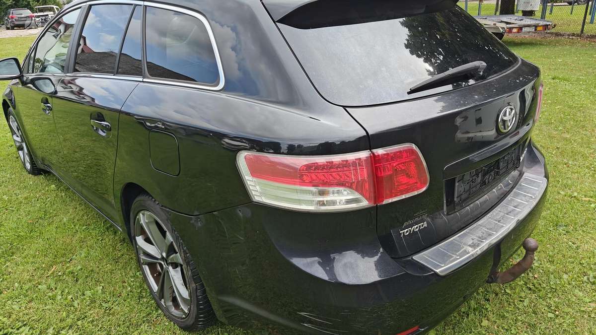 Toyota Avensis 2009 — engine 1998 cm³, 126 HP (93kW)