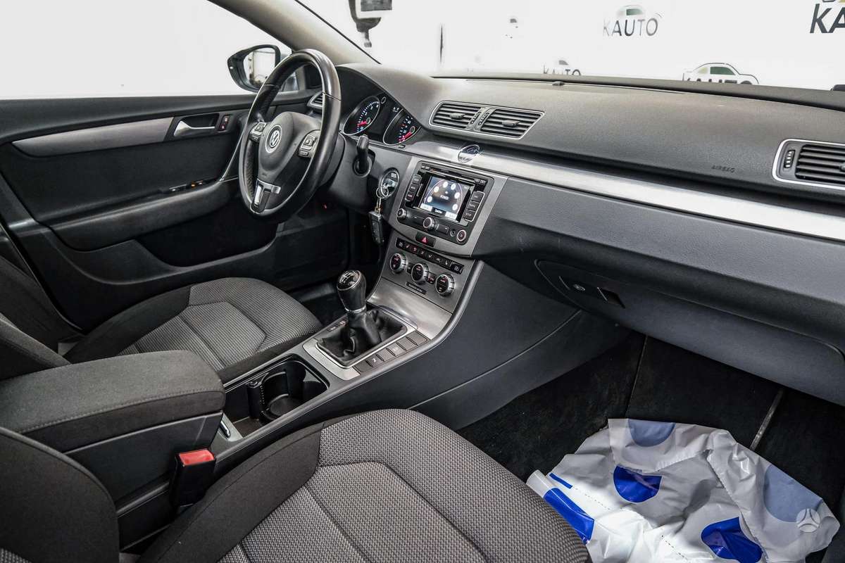 Volkswagen Passat 2013 — photo 11