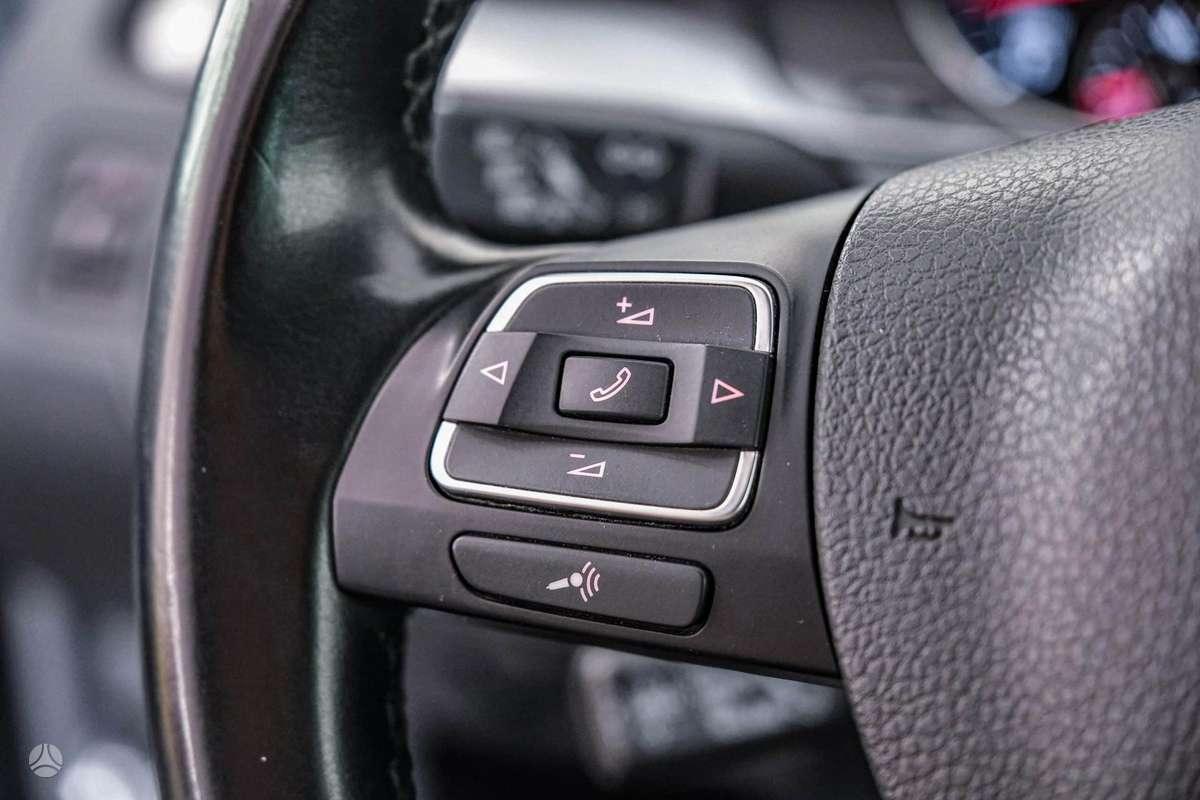 Volkswagen Passat 2013 — photo 17