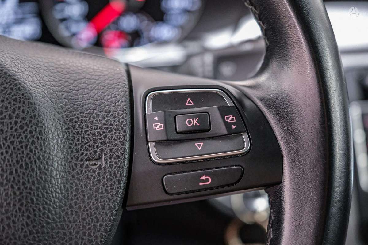 Volkswagen Passat 2013 — photo 18