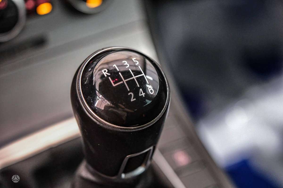 Volkswagen Passat 2013 — photo 25