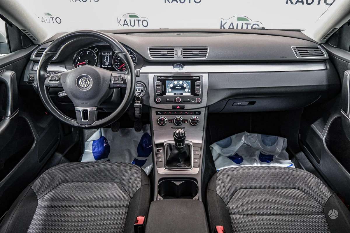 Volkswagen Passat 2013 — photo 8
