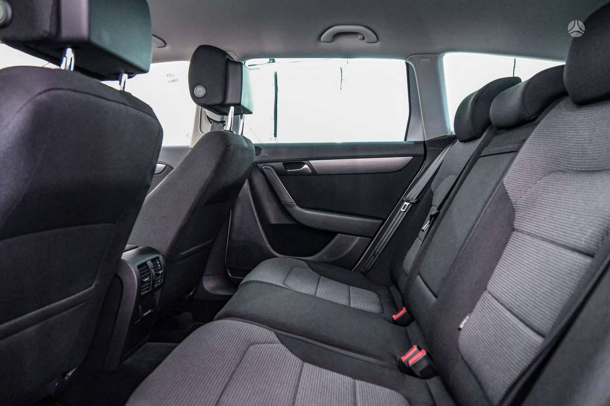 Volkswagen Passat 2013 — photo 9