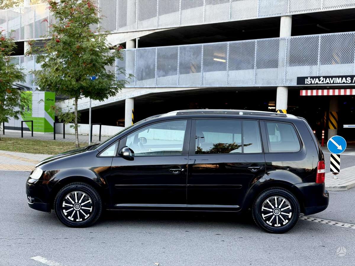 Volkswagen Touran 2006 — салон