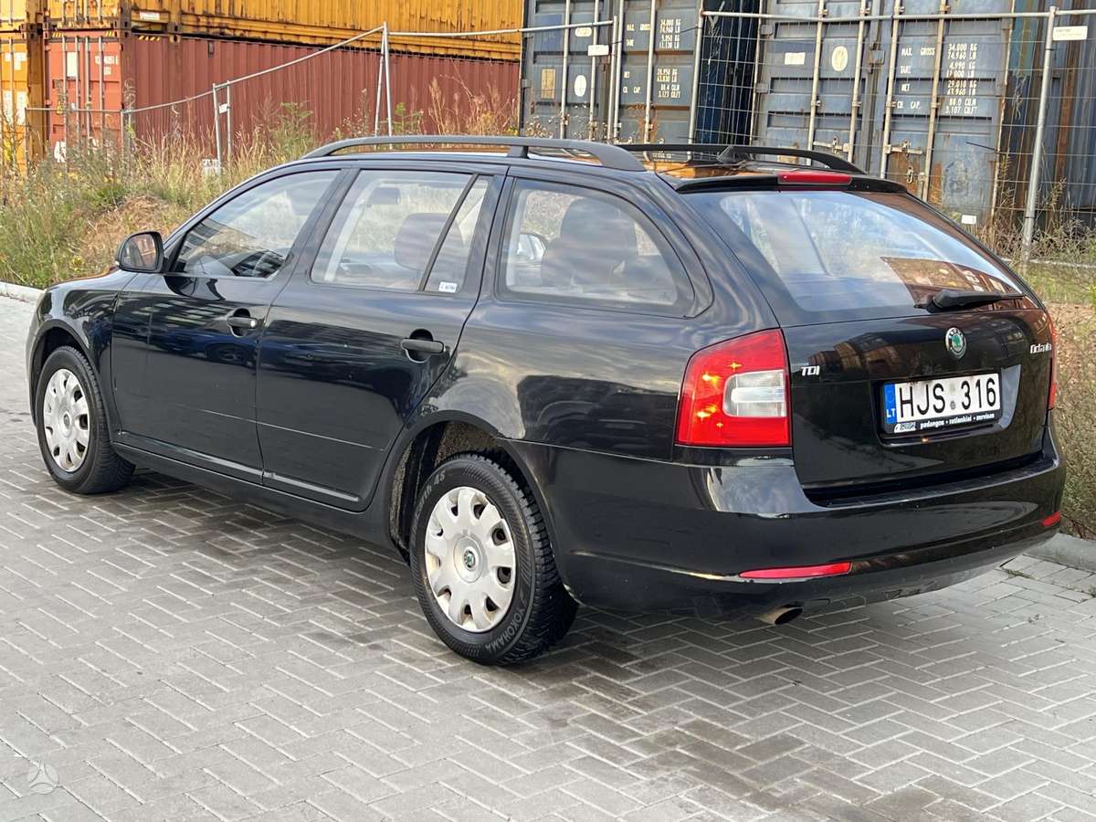 Skoda Octavia 2012 — engine 1598 cm³, 105 HP (77kW)