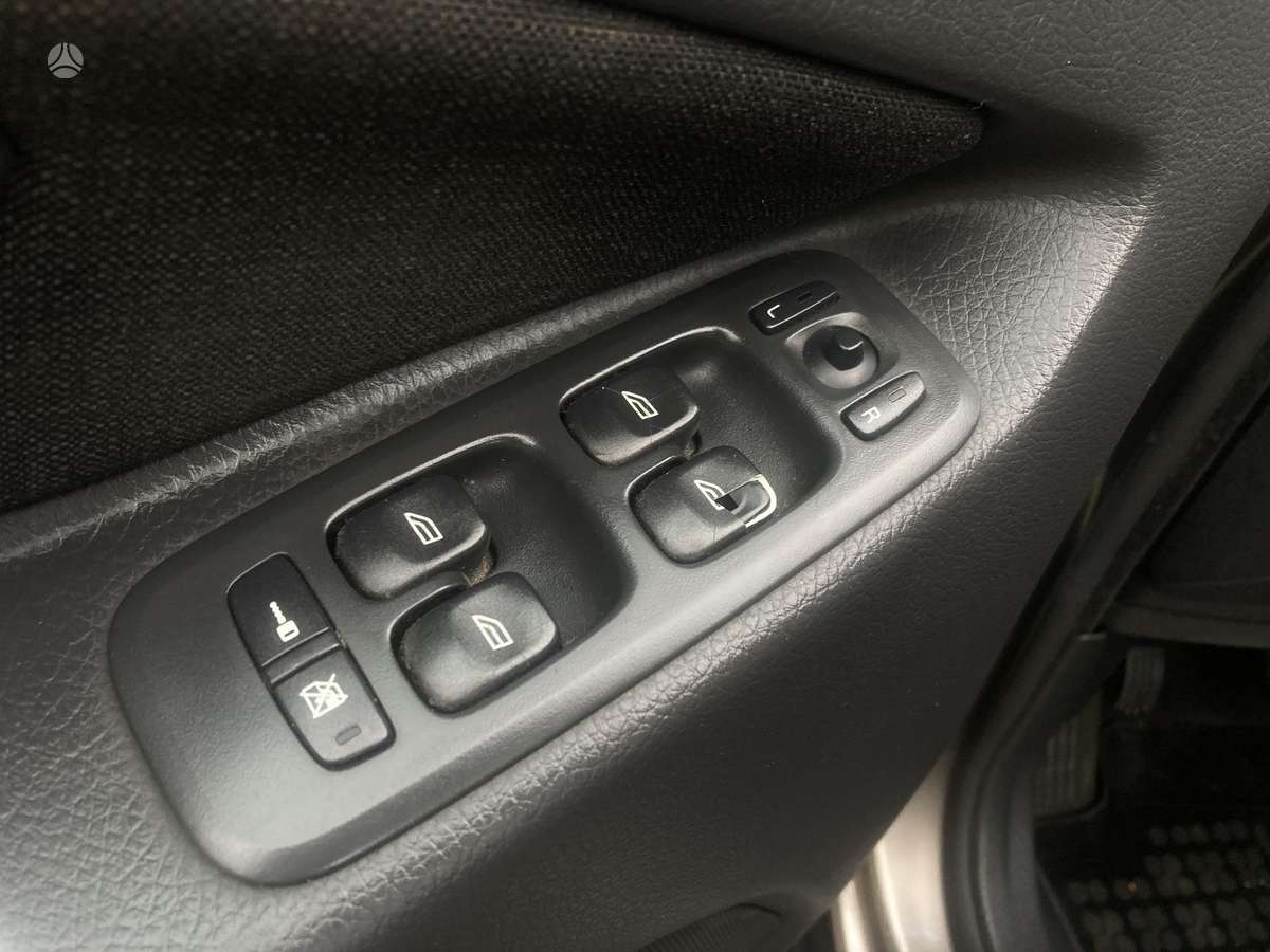 Volvo XC90 2009 — photo 35