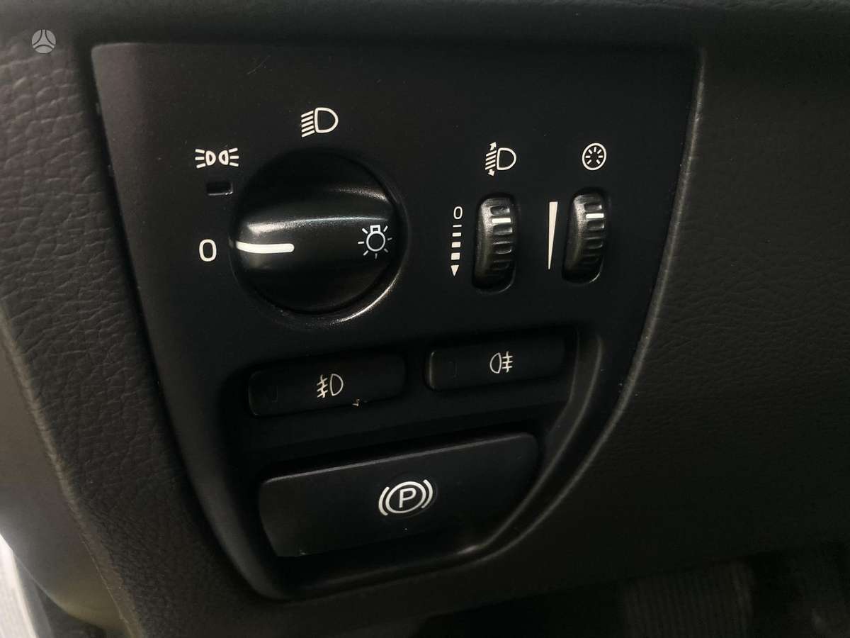 Volvo XC90 2009 — photo 36