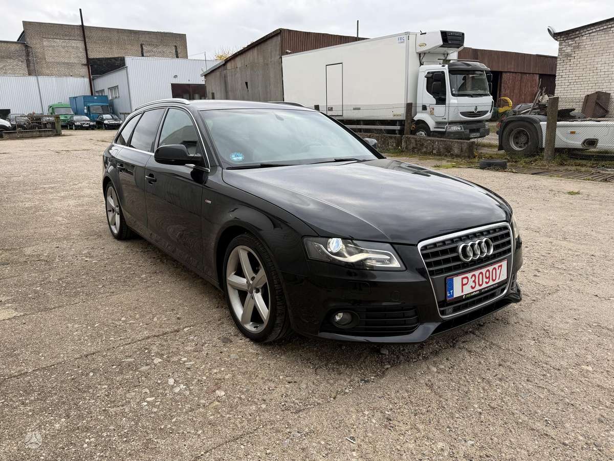 Audi A4 2010 — вигляд ззаду