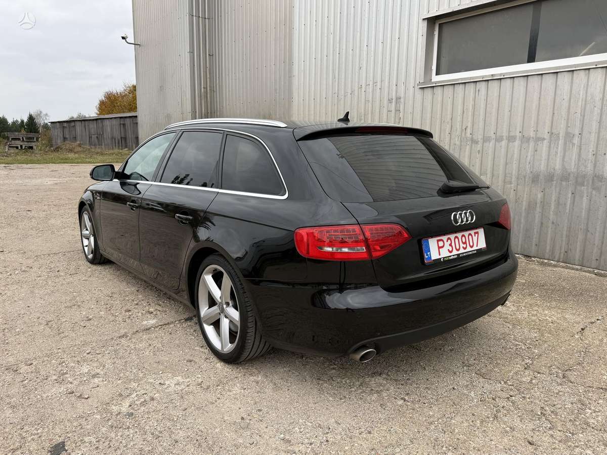 Audi A4 2010 — салон