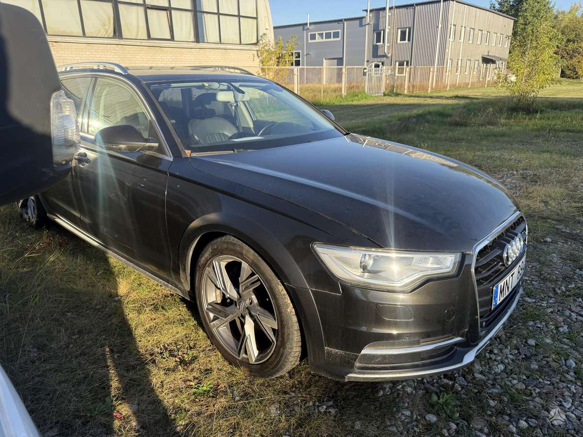 Audi A6 2012 — interior
