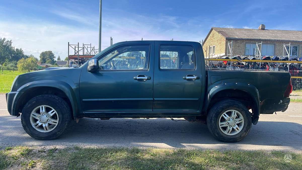 Isuzu Rodeo 2011 — photo 5