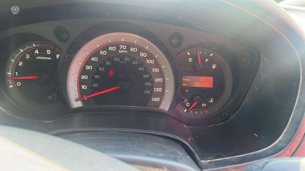 Isuzu Rodeo 2011 — photo 9