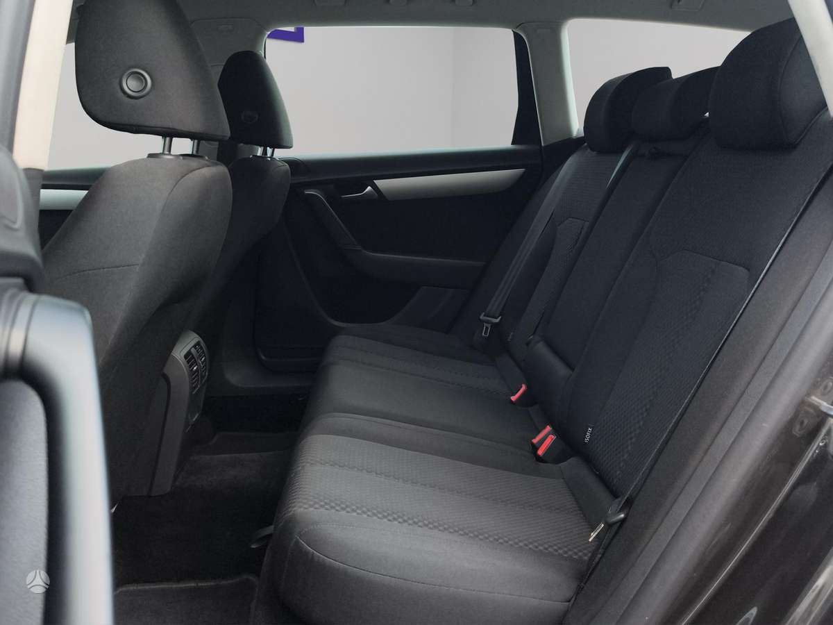 Volkswagen Passat 2012 — photo 10