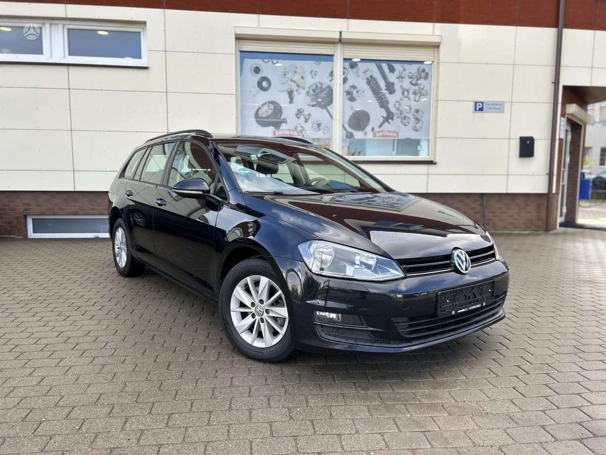 Volkswagen Golf 2013 — салон