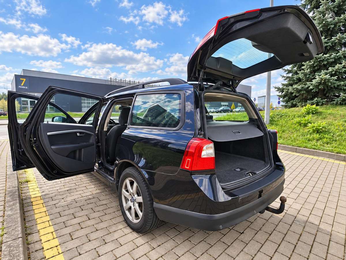 Volvo V70 2009 — салон