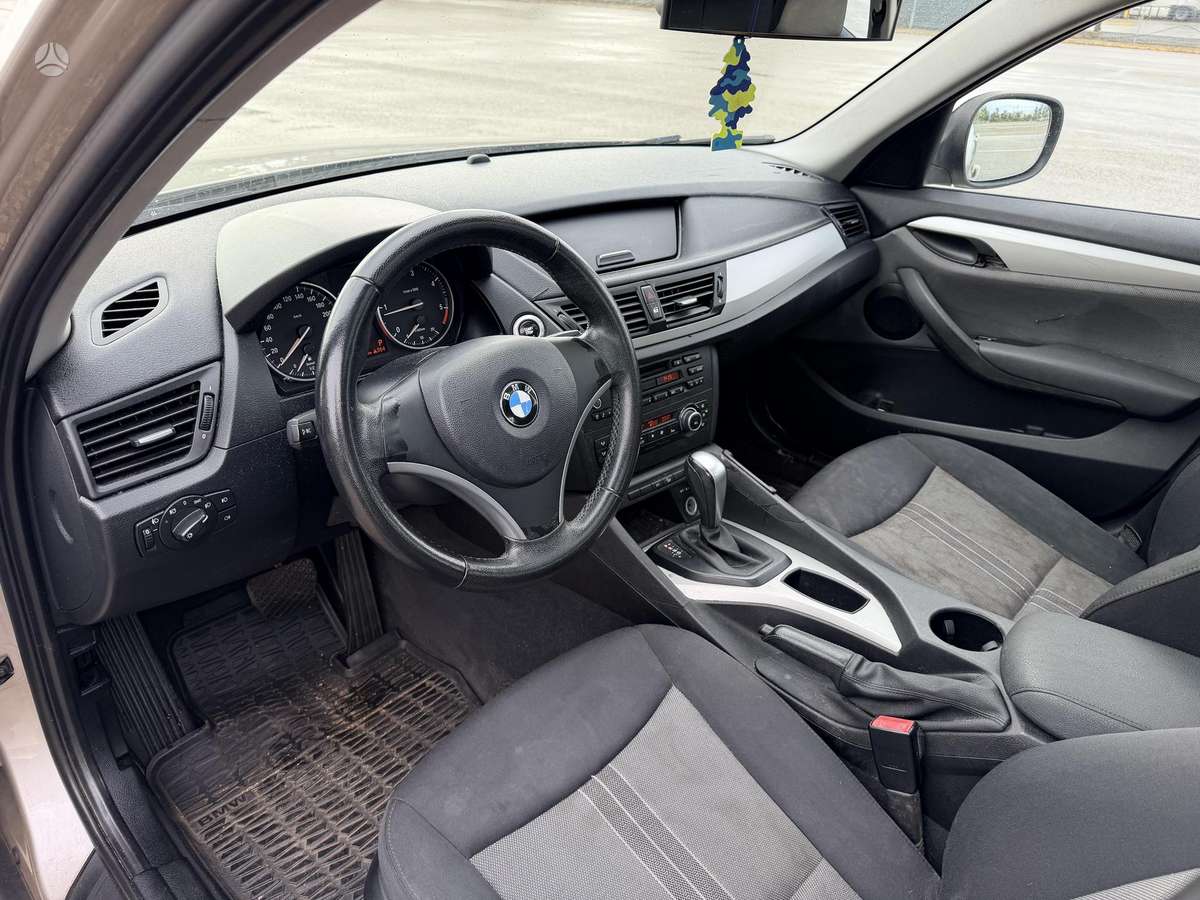 BMW X1 2010 — фото 11