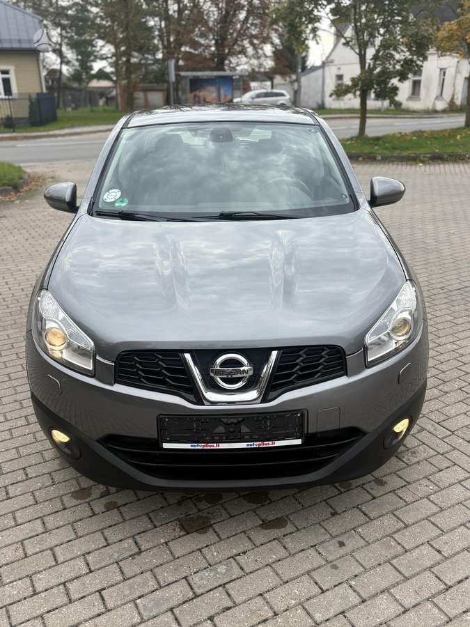 Nissan Qashqai 2011 — interior