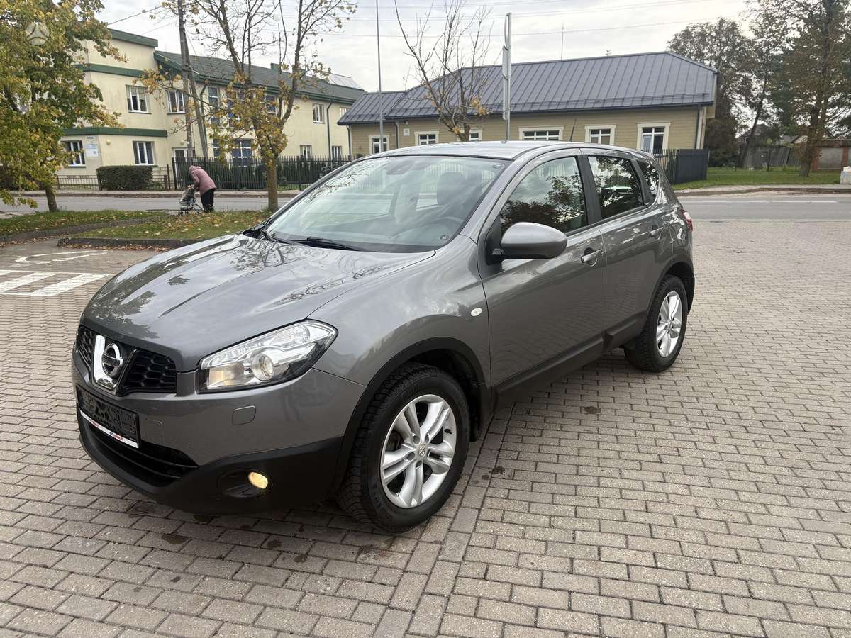 Nissan Qashqai 2011 — engine 1598 cm³, 131 HP (96kW)