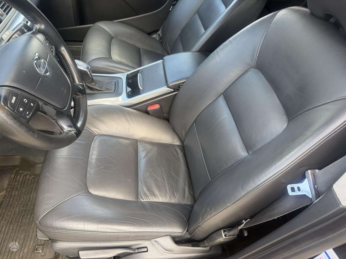 Volvo V70 2012 — photo 10
