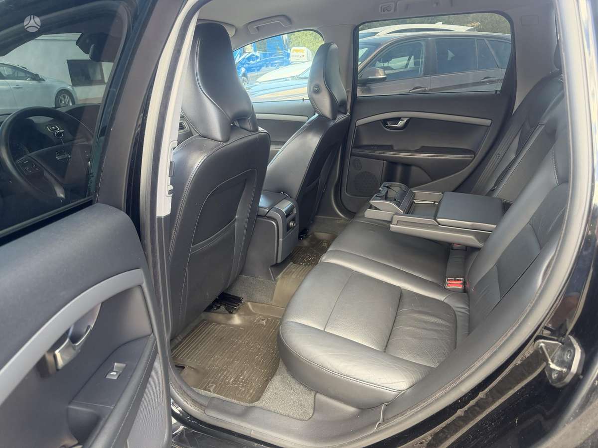 Volvo V70 2012 — photo 11