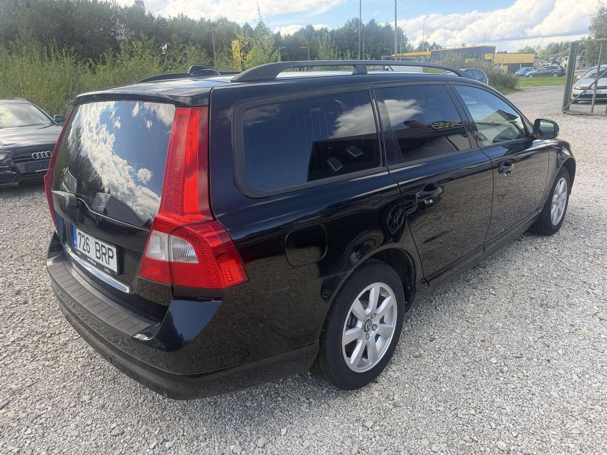 Volvo V70 2012 — interior