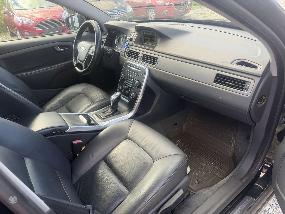 Volvo V70 2012 — photo 6