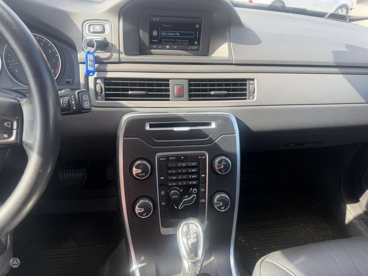 Volvo V70 2012 — photo 8